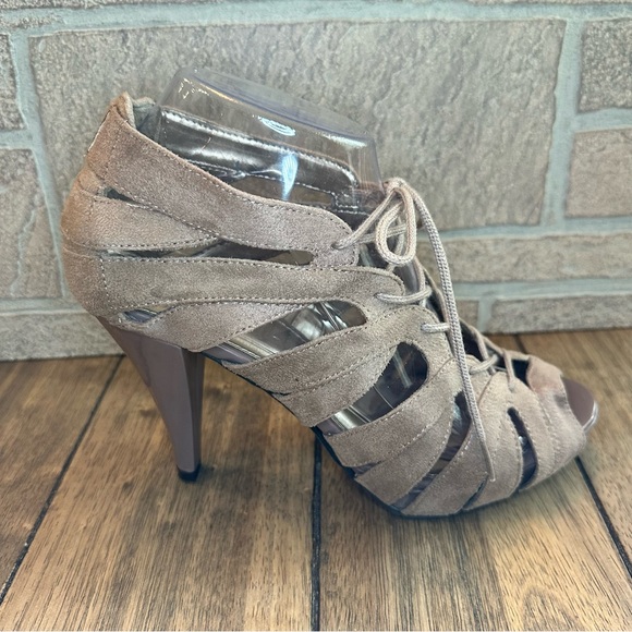 Like NEW Elle Sienna Lace Up Taupe Tan Suede Peep Toe High Heel Shoe / Size 7.5 - Picture 6 of 11